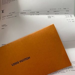 Mint condition Louis Vuitton felicie pochette. No longer available.  Thanks